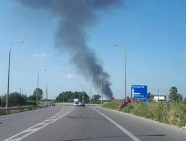 Μανωλάδα: Μεγάλη φωτιά σε εργατικό καταυλισμό - Εκρήξεις φιαλών υγραερίου! (φωτό)